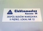 Tablica informacyjna grawerowana z laminatu biało/niebieskiego